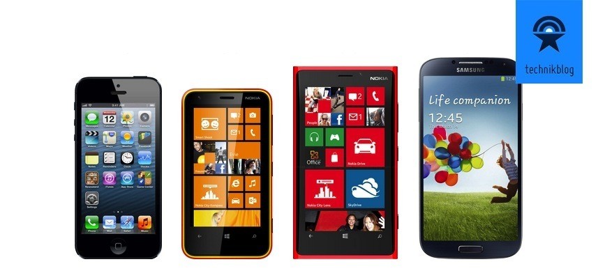 Grössenvergleich: iPhone 5, Nokia Lumia 620, Lumia 920 und Galaxy S4