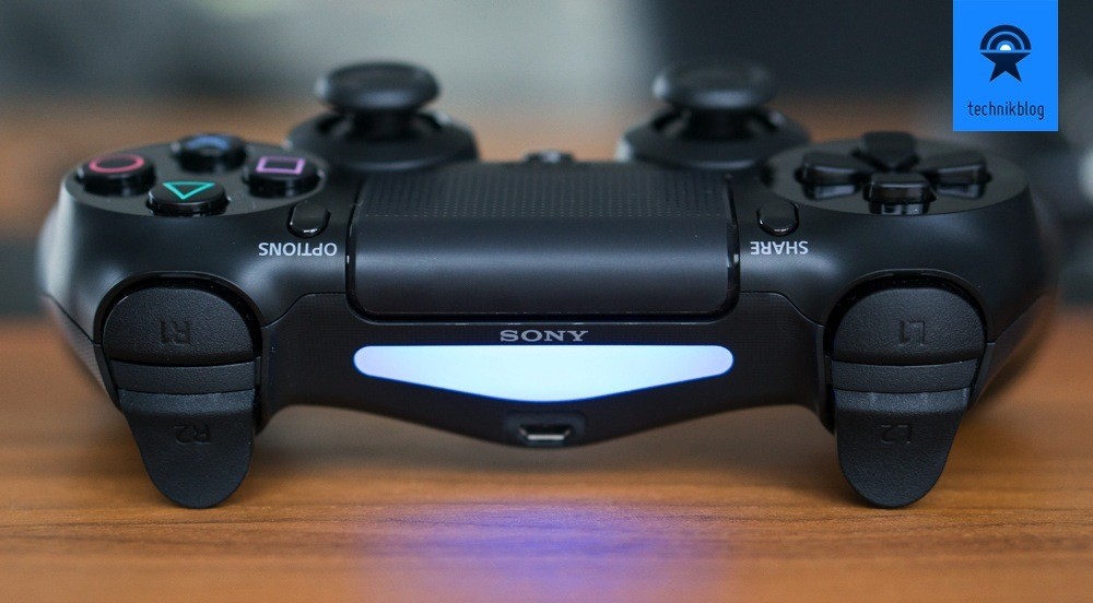 PS4 Controller mit blauem Licht