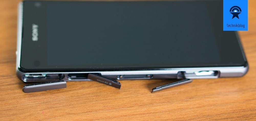 Sony Xperia Z1 Compact ist wasserdicht dank Abdeckungen an den Anschlüssen.
