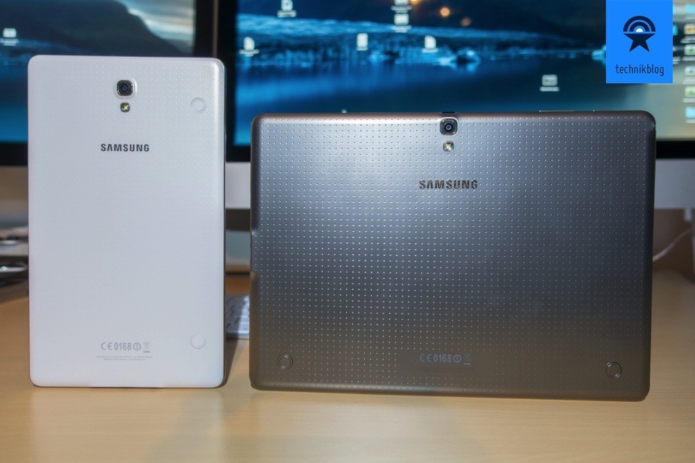 Samsung Galaxy Tab S: Angenehme Rückseite aus Kunststoff mit  bronzenem Rahmen.