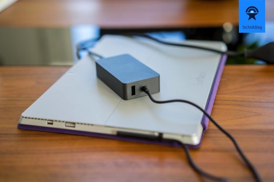 Lade-Adapter des Surface mit integrierter USB-Ladebuchse