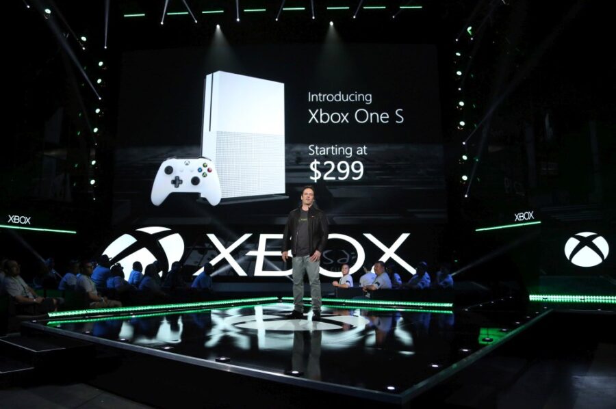 Phil Spencer präsentiert die Xbox One S
