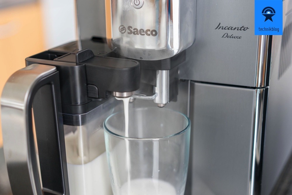 Saeco Incanto Titanium Deluxe: Zubereitung eines Latte Macchiatto