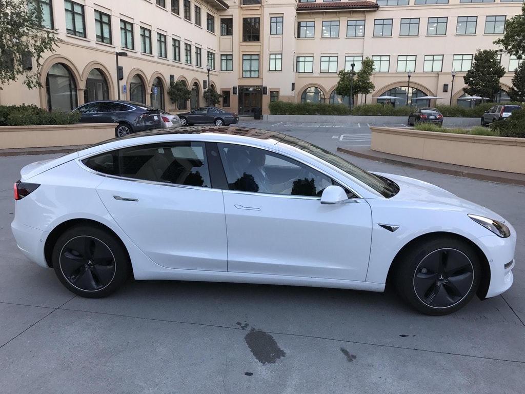 Tesla-Model-3-Sideview