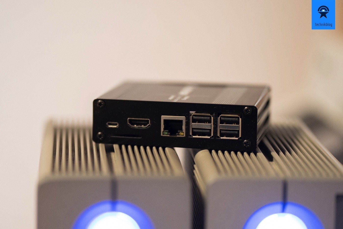 Voxior Anschlüsse - gebraucht werden nur Ethernet und Micro-USB für Power