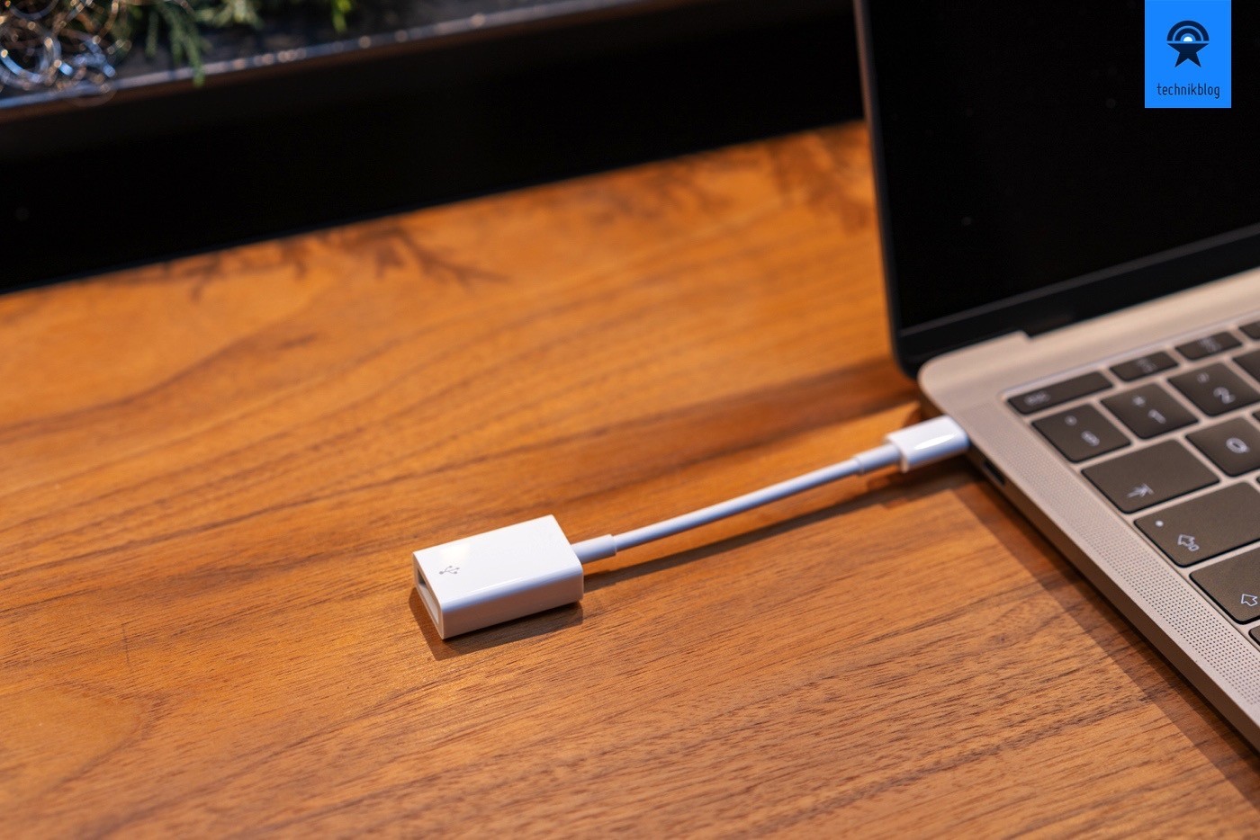 Simpler USB-C Adapter von Apple