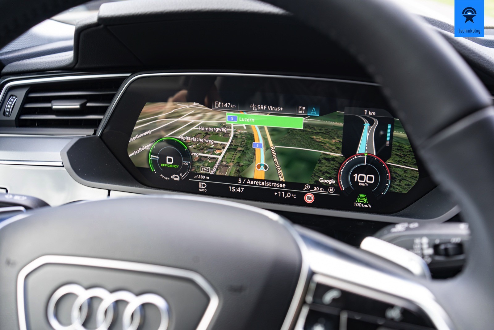 Das Virtual Cockpit des Audi e-tron (Foto vom Beifahrer gemacht)