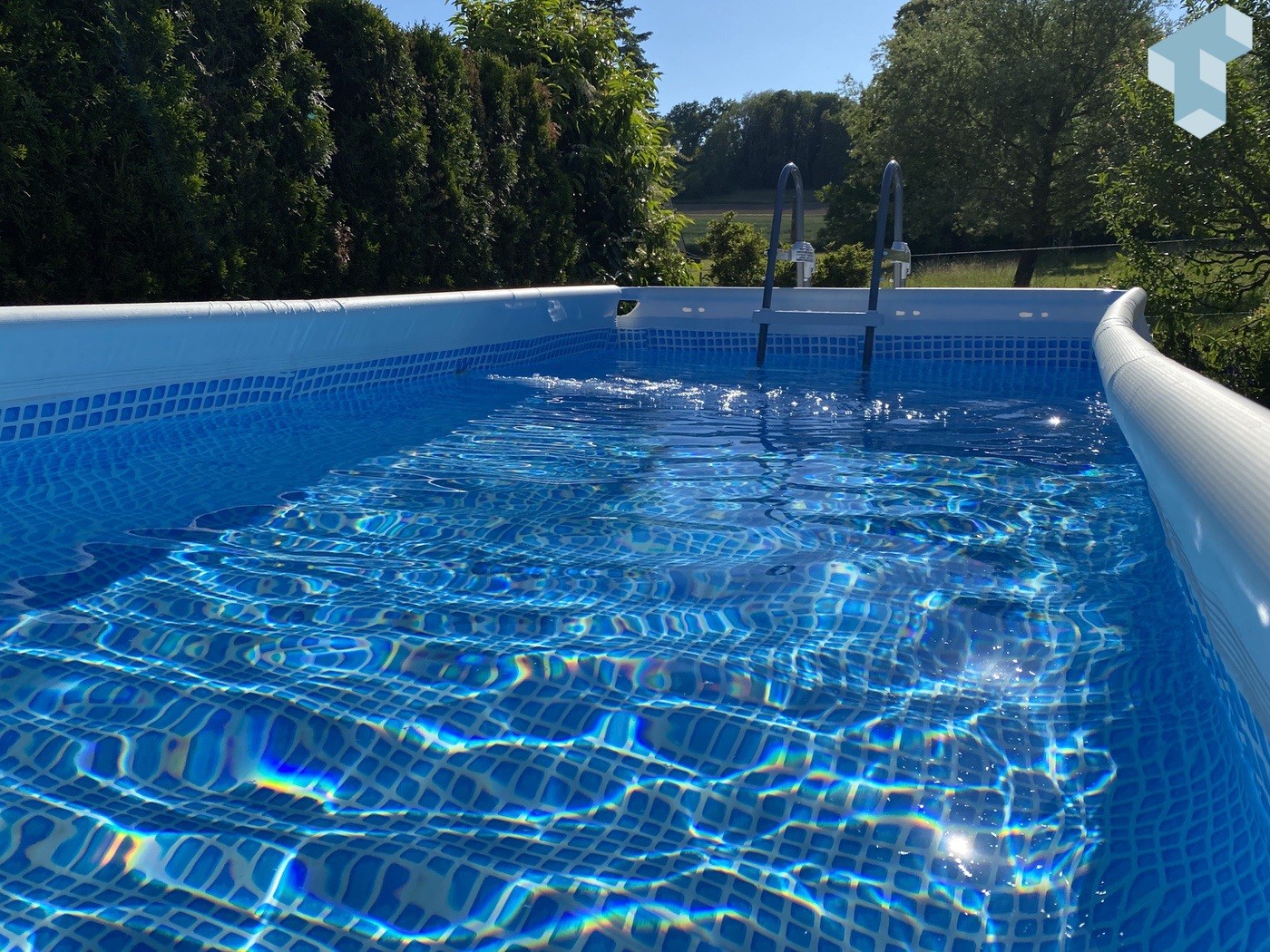 Intex Pool im Garten mit Salzwasser System betreiben: Was gibt es zu