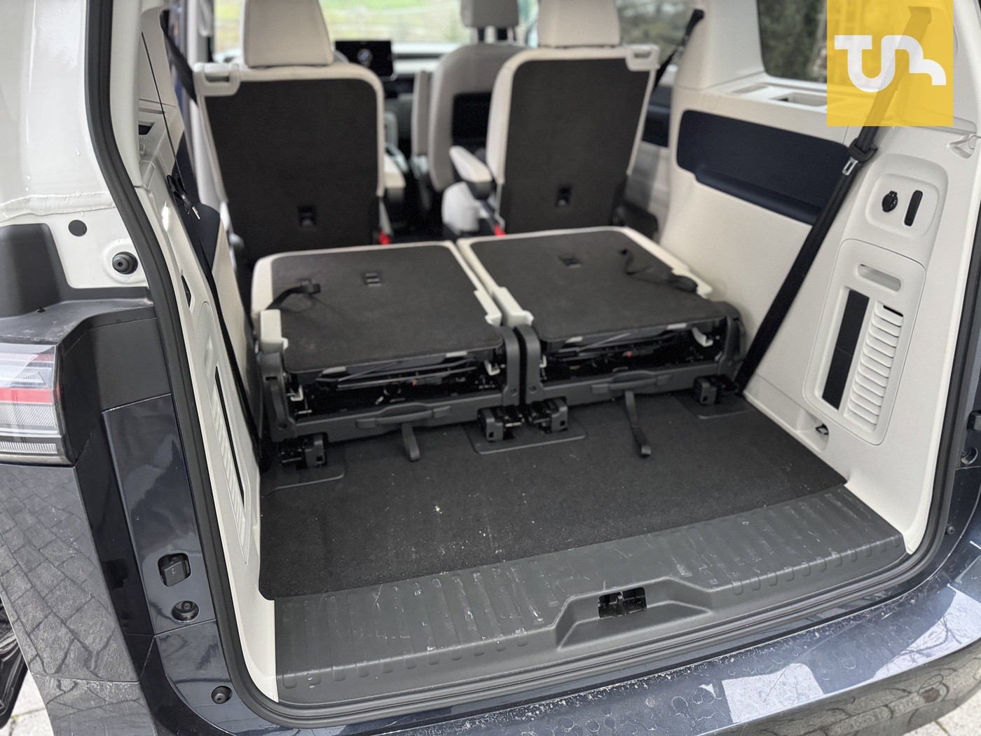 VW ID. Buzz LWB im Test - Der Elektro-Bulli mit 3 Sitzreihen - Technikblog