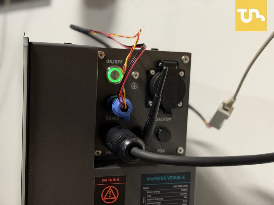 Einfache Anbindung des Speichers dank 230V Anschluss