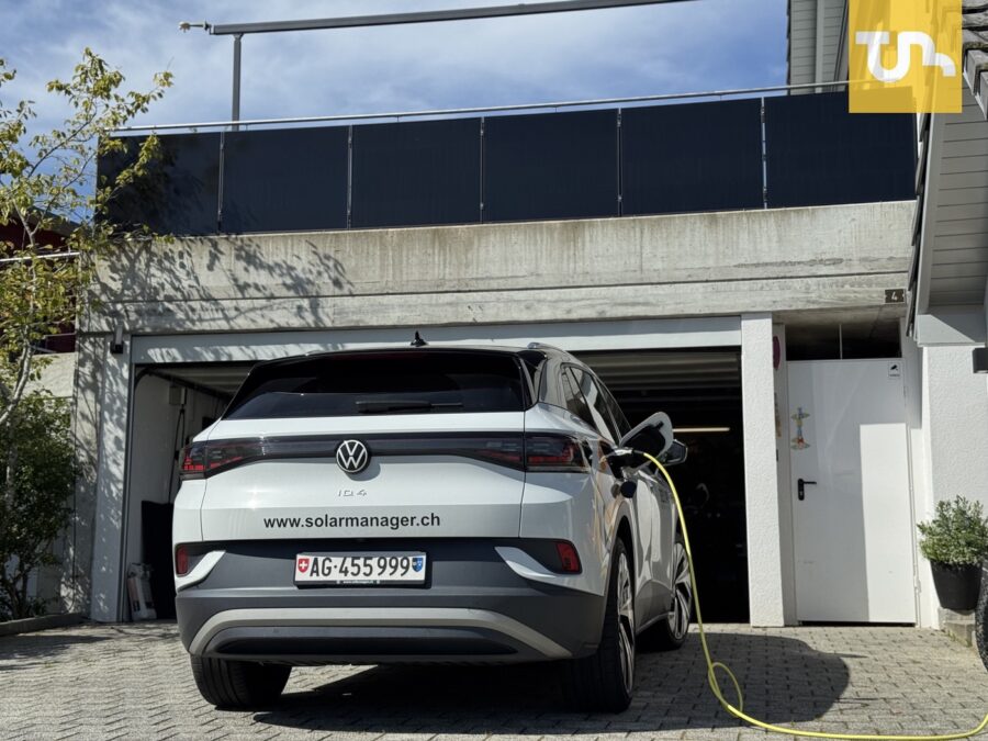Das fertige Projekt lässt sich sehen - Terrassengeländer-PV im Eigenbau