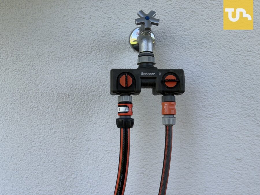Der grosse 3/4" Schlauch für den Irrisense 2 links im Vergleich zum 1/2"